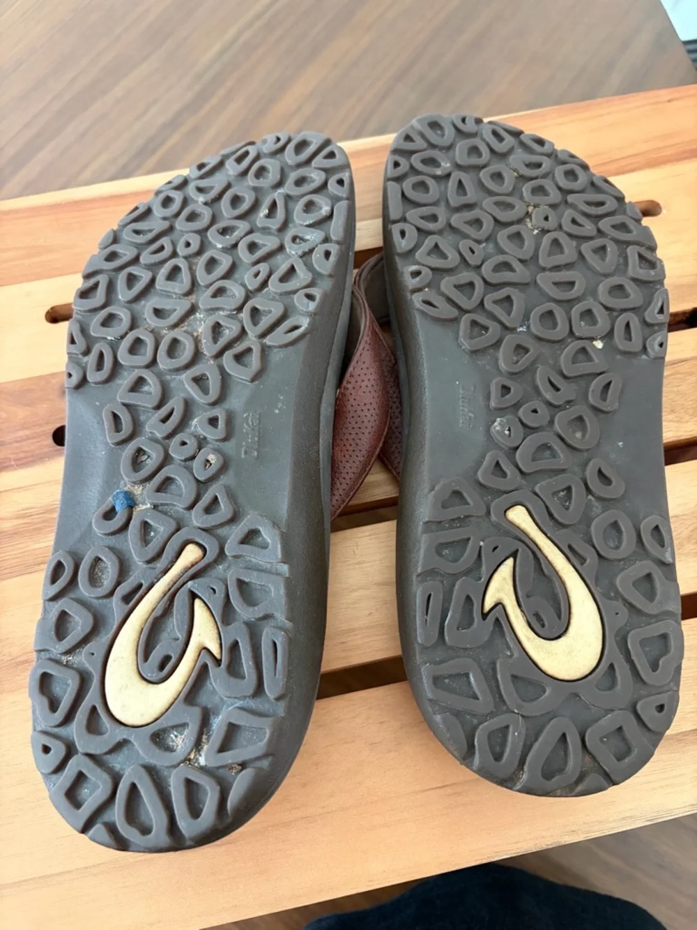 Olukai Leather Flip Flops Mens 10 Brown Comfort Thong Sandals 10293-SKSK